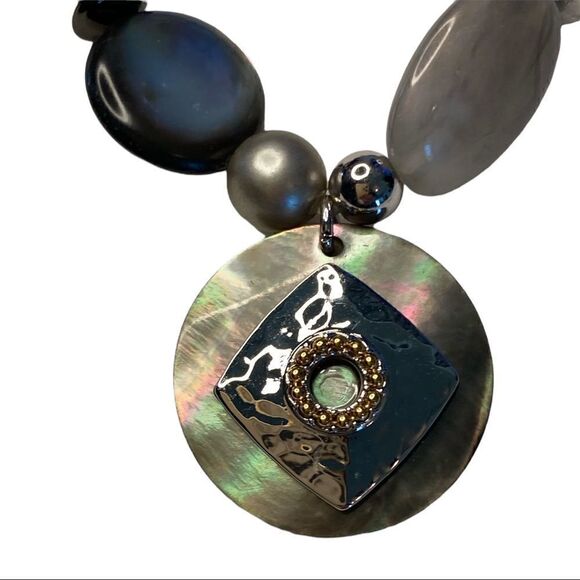 CHICO’S Valia Black, Silver and Gray MOP Stretch Bracelet - Picture 4 of 4